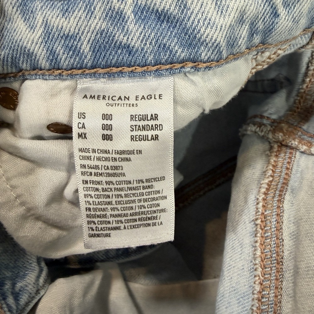 American Eagle Strigid Mom Jeans Light Wash Straight Leg High Rise Size 000 x 31 - Picture 3 of 8